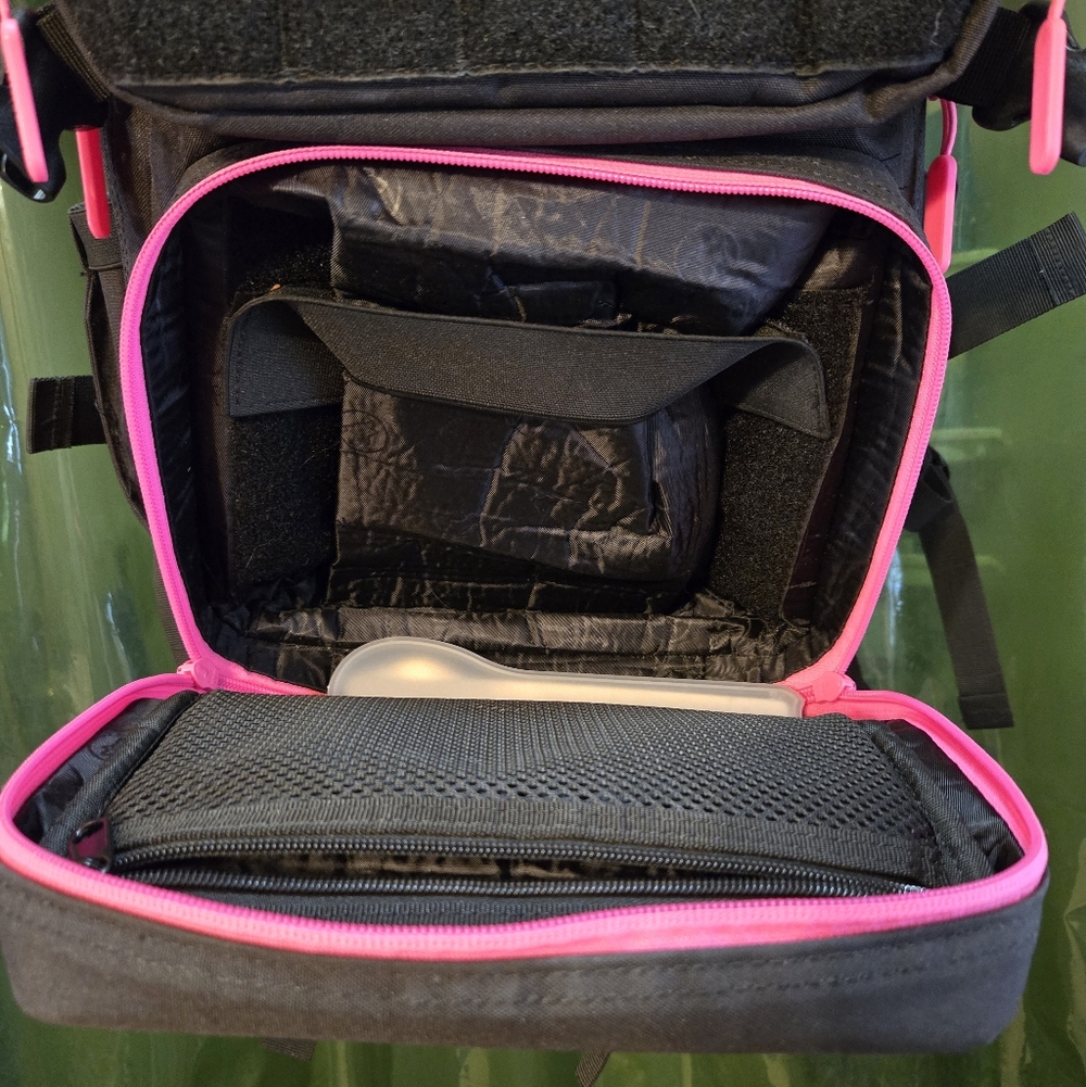 Wolfpak 25L Black Neon Pink Meal Prep Management - Picture 3 of 5